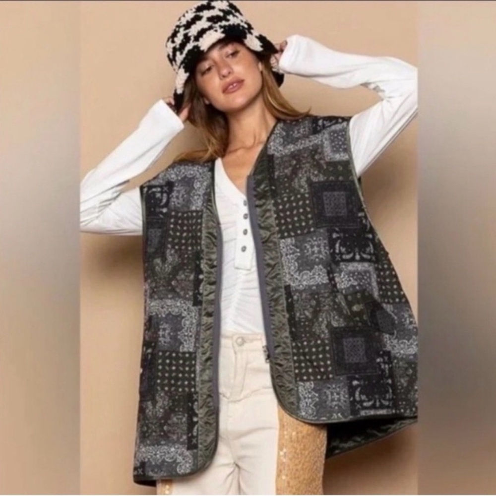 POL Boho Style Patchwork Bandana Quilted Reversible Vest NWOT - Picture 4 of 11